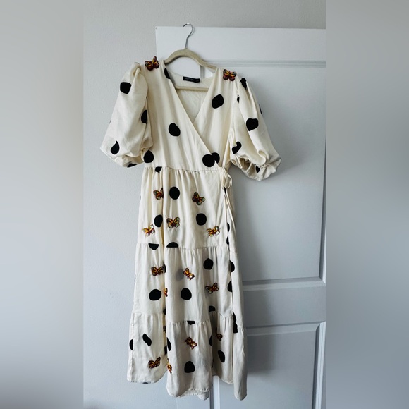 Nasty Gal Cream V-Neck Dress - Picture 12 of 12